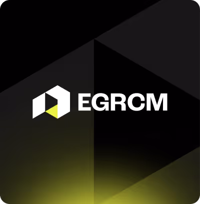 Logo blanc et jaune vif composé d'une forme hexagonale stylisée à gauche et des lettres majuscules EGRCM à droite sur fond noir dégradé.