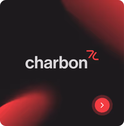 Logo blanc du mot « charbon » avec un symbole rouge stylisé sur un fond noir avec des éclats rouges et un cercle rouge avec une flèche blanche pointant à droite.